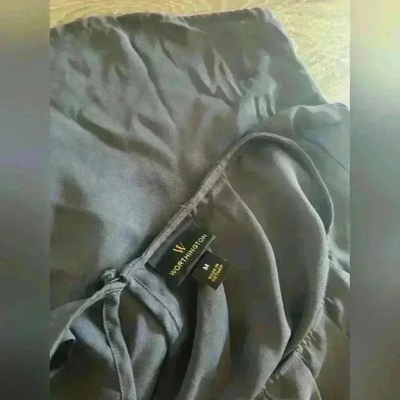 Worthington Women's Pleated Sleeveless Top Gray Flowy Blouse Tank Top Size M - Picture 8 of 8